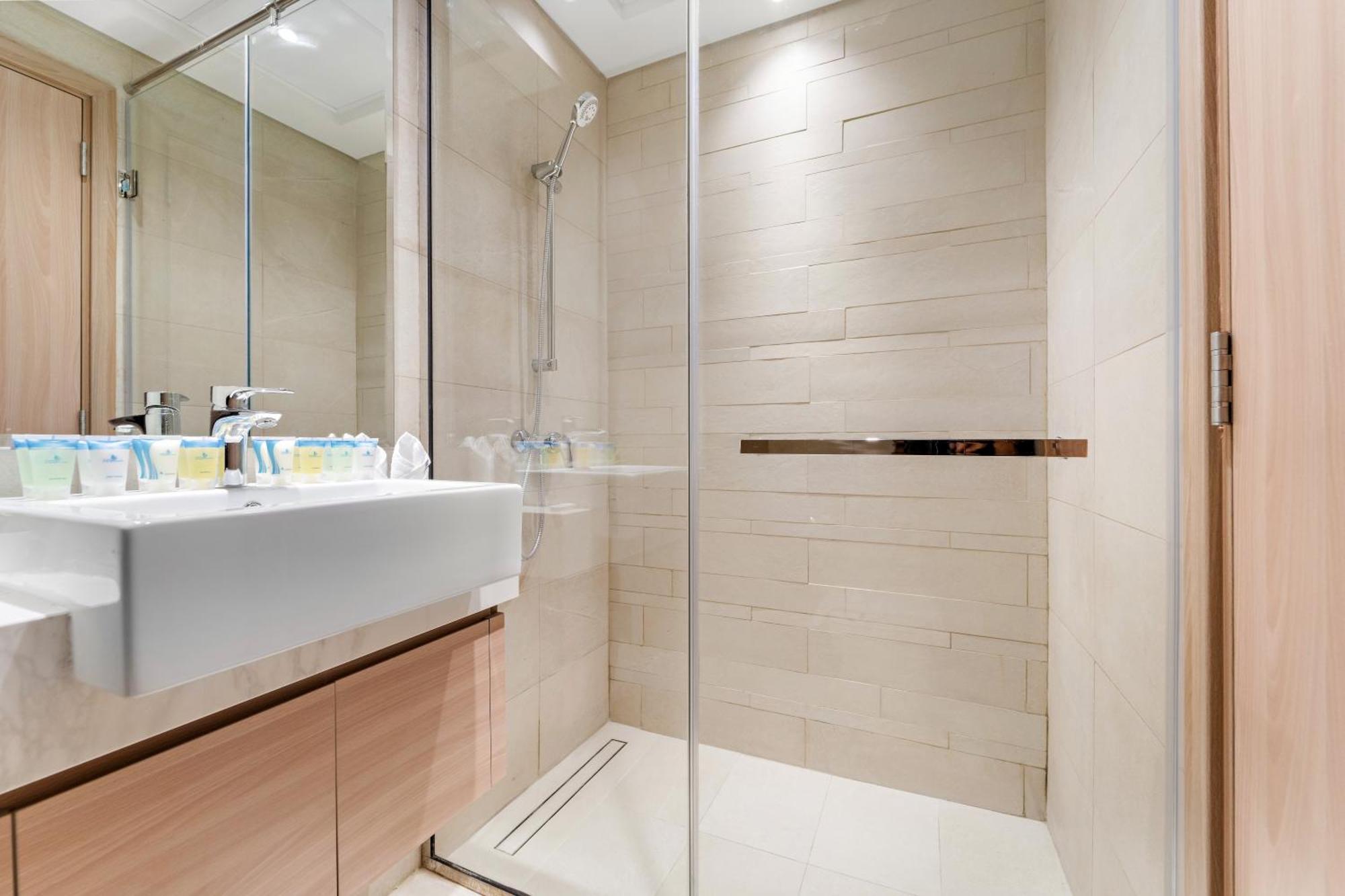 Cozy 1br With Pool View & Balcony Appartement
