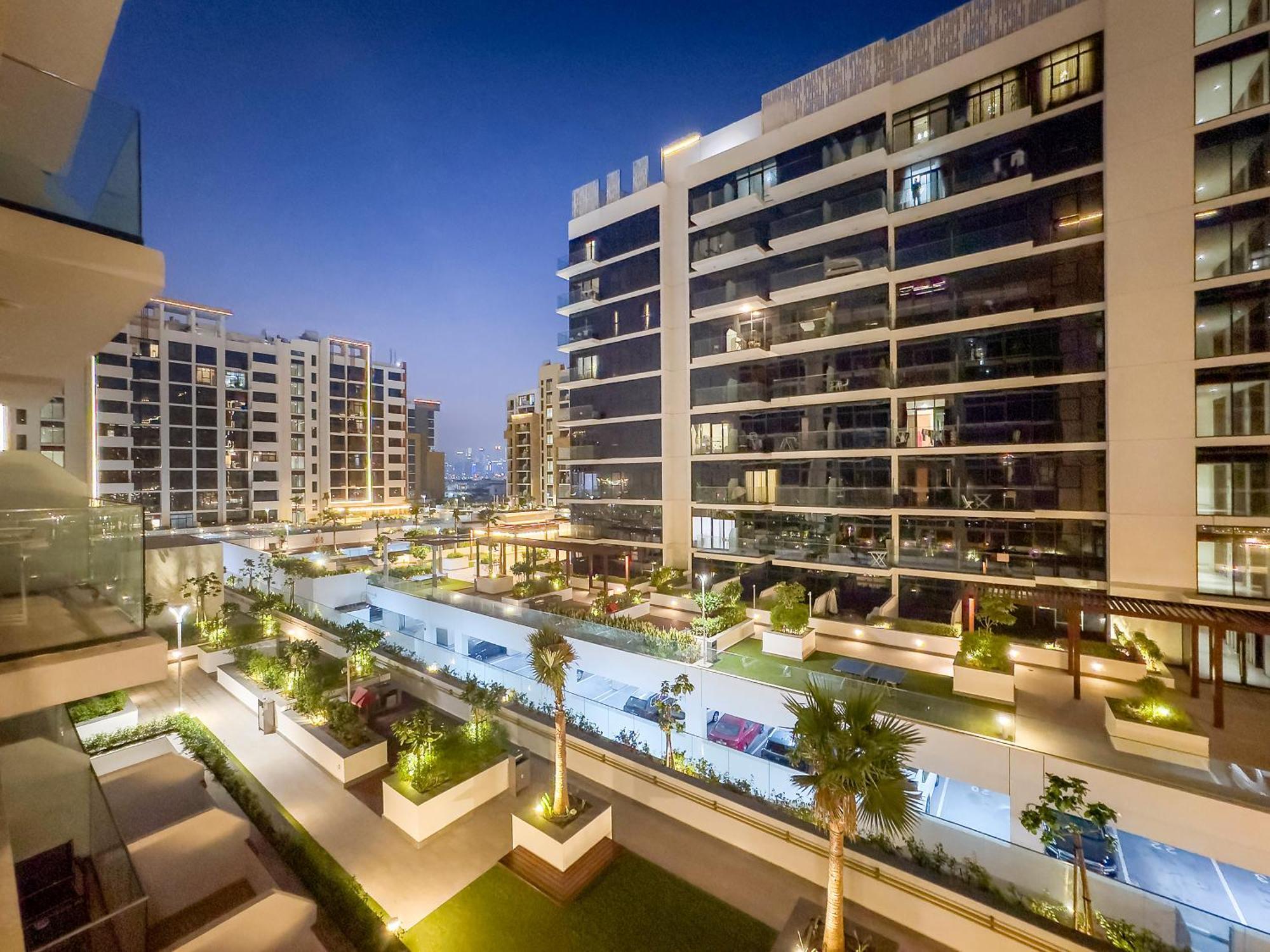 Appartement Cozy 1br With Pool View & Balcony *
