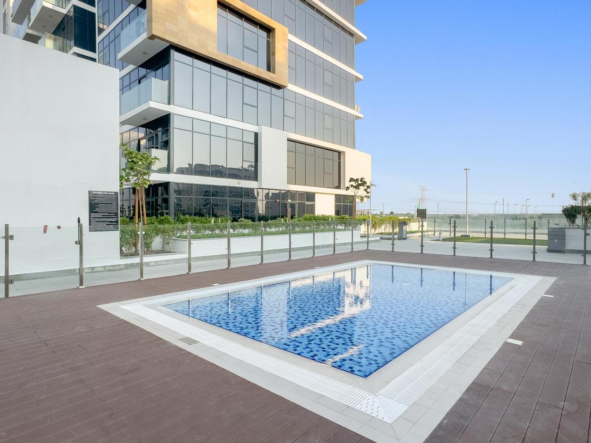 Cozy 1br With Pool View & Balcony * Dubaï