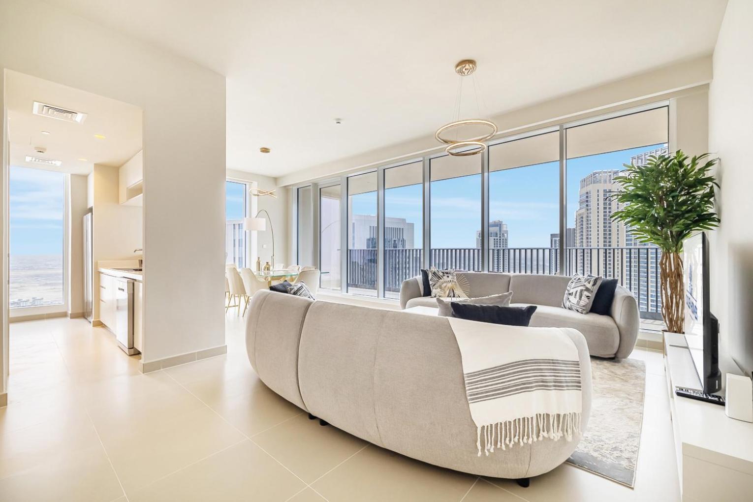 Modern On 33rd Floor In Creek Appartement