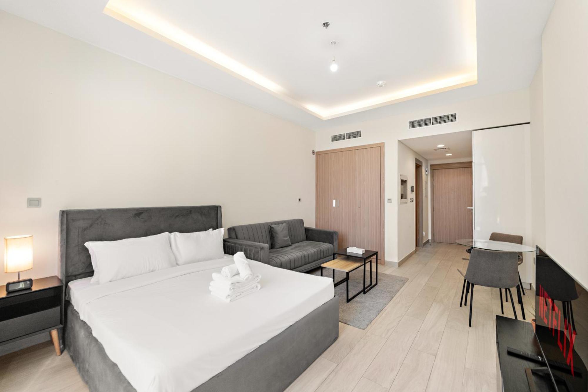 Charming With Pool & Gym Appartement *
