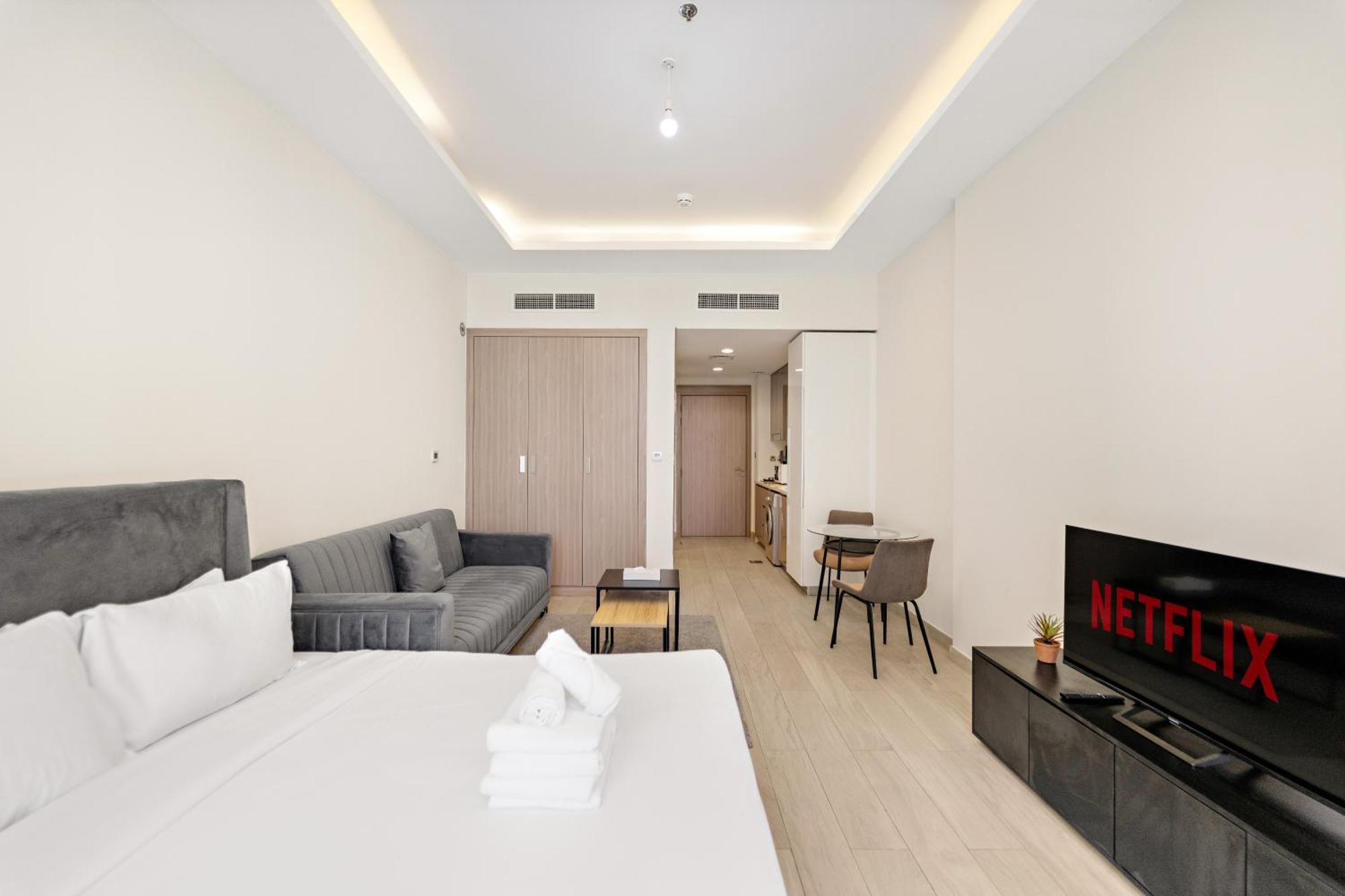 Charming With Pool & Gym Dubaï