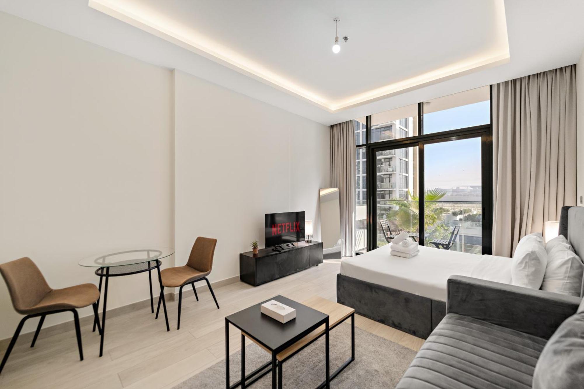 Charming With Pool & Gym * Dubaï
