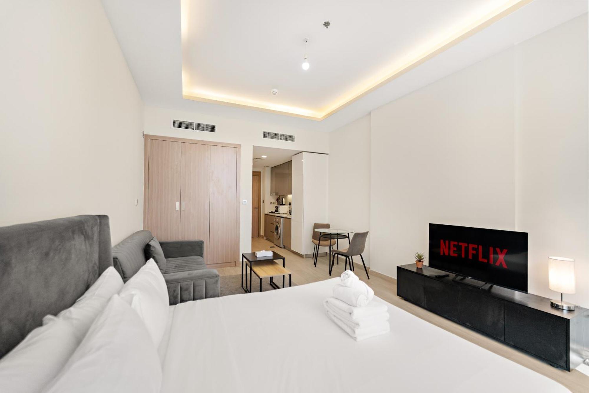 Charming With Pool & Gym Dubaï