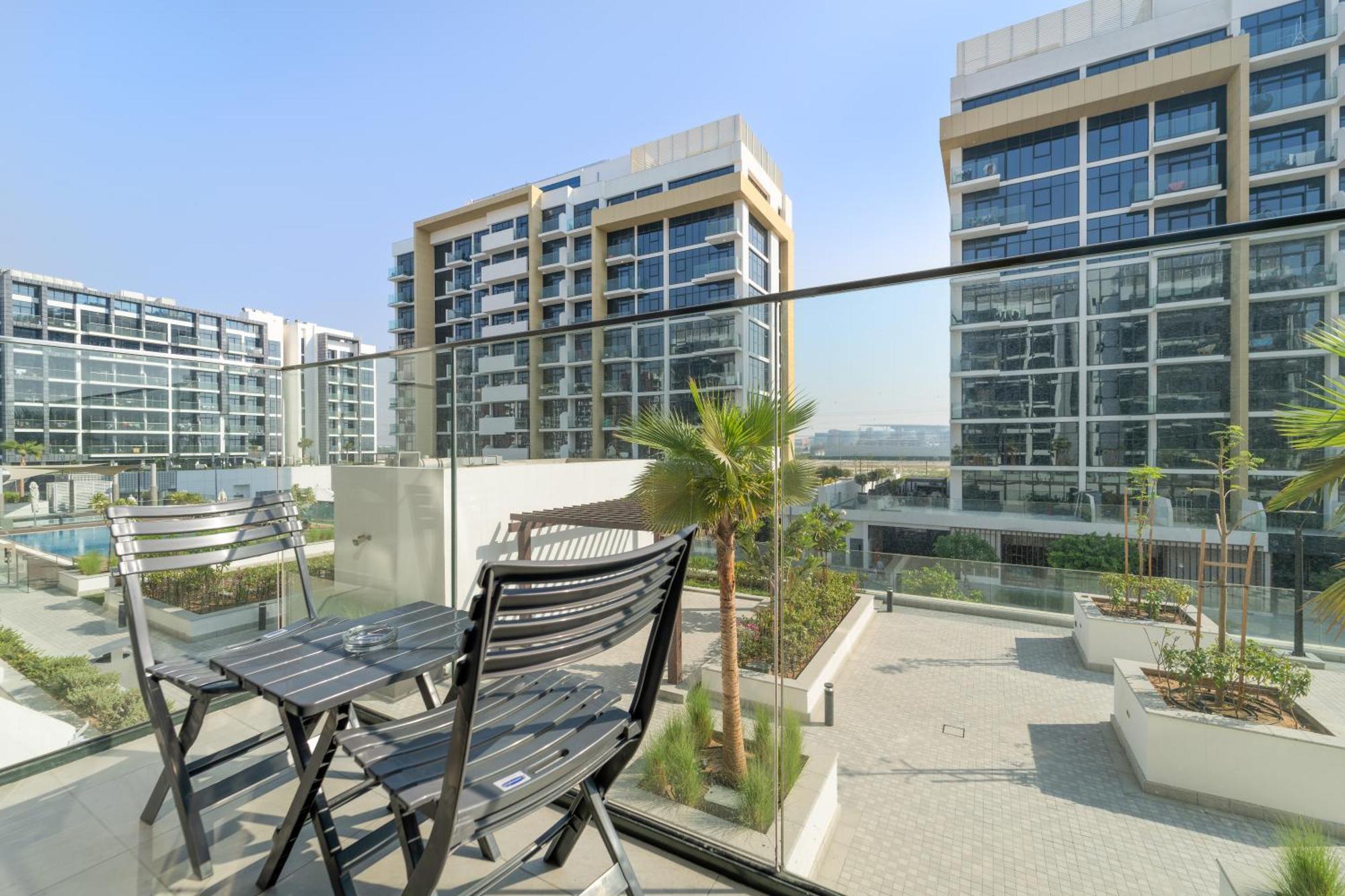 Charming With Pool & Gym * Dubaï