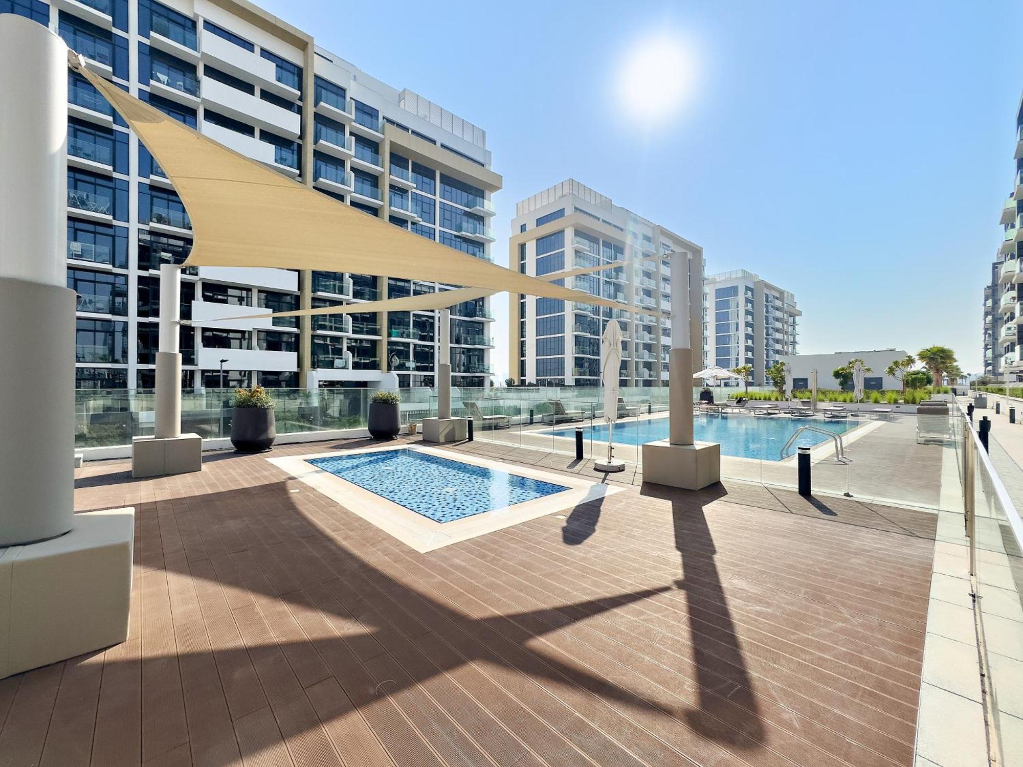 Charming With Pool & Gym Appartement Dubaï