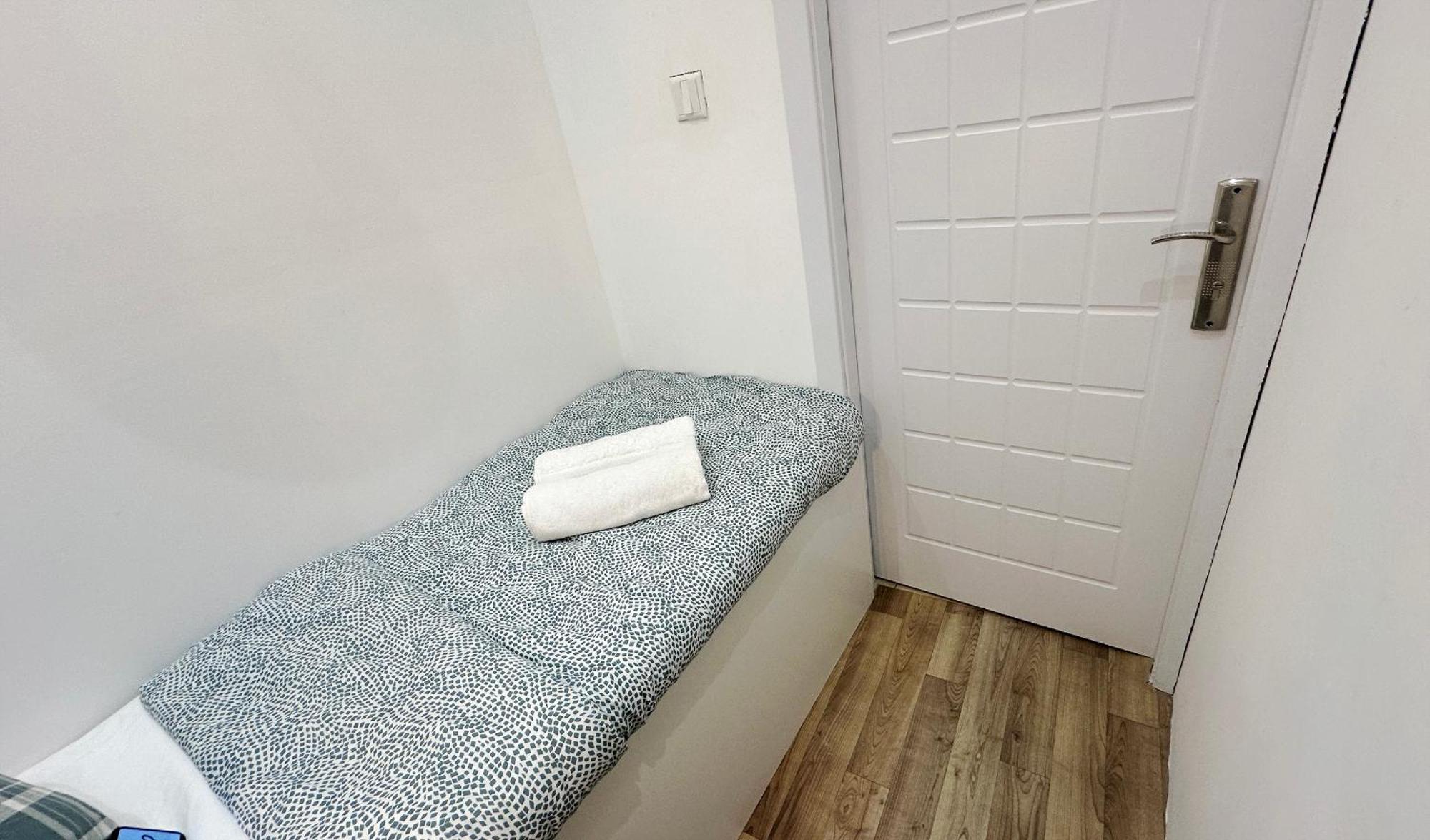 Cove Partition In Tecom Near Internet Metro *