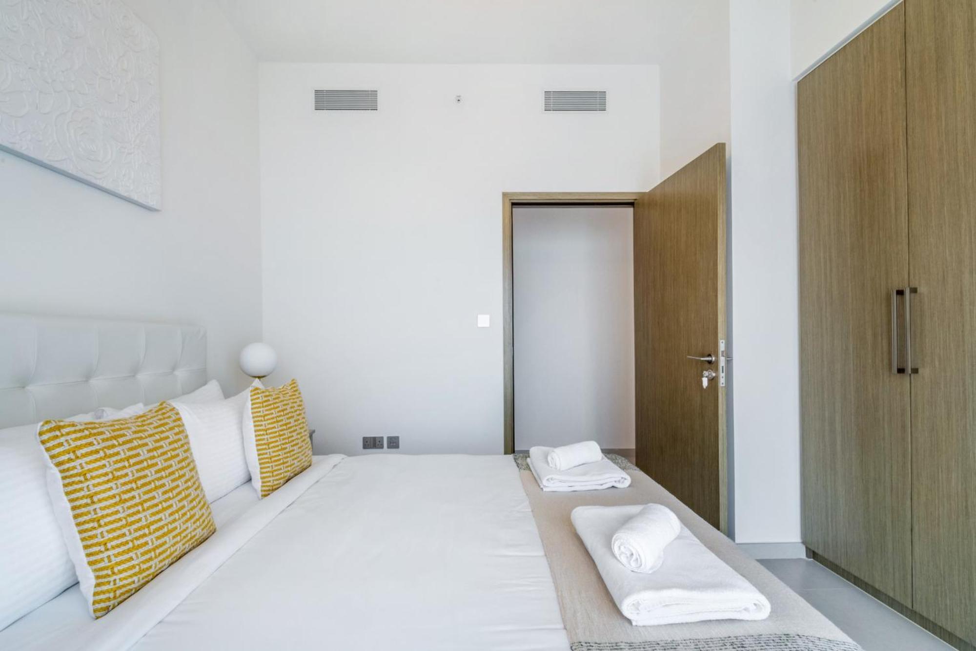 Exclusive 4 Bedroom I Burj Khalifa And Fountain Views I Free Wi-fi, Pool, Gym & Parking I By Meerak Apartamento *