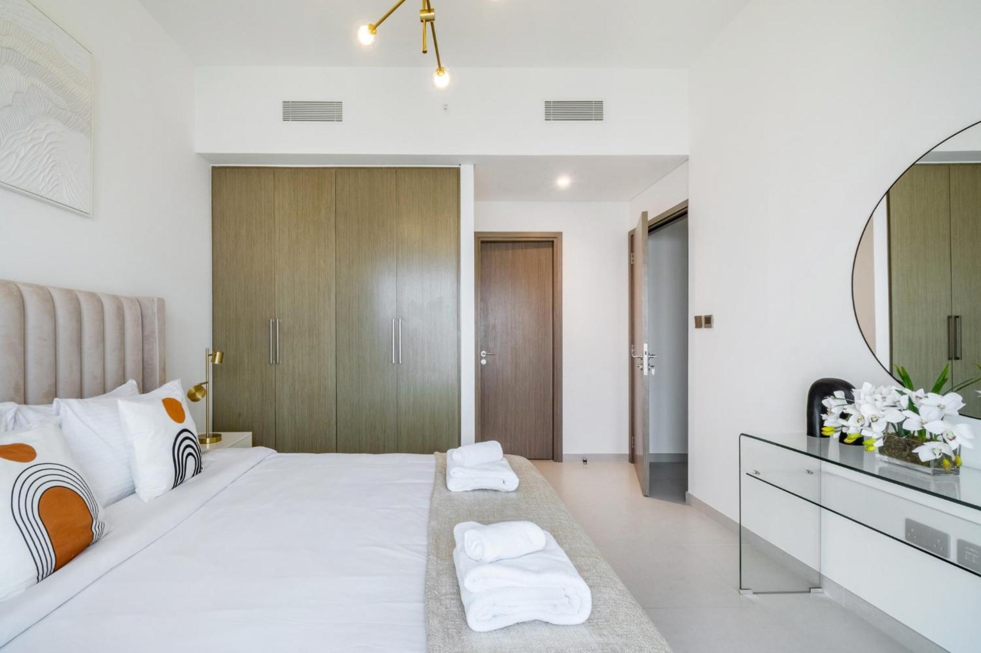 Apartamento Exclusive 4 Bedroom I Burj Khalifa And Fountain Views I Free Wi-fi, Pool, Gym & Parking I By Meerak Dubái