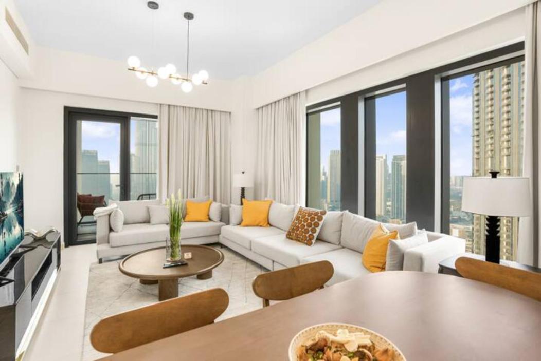 Exclusive 4 Bedroom I Burj Khalifa And Fountain Views I Free Wi-fi, Pool, Gym & Parking I By Meerak Dubái