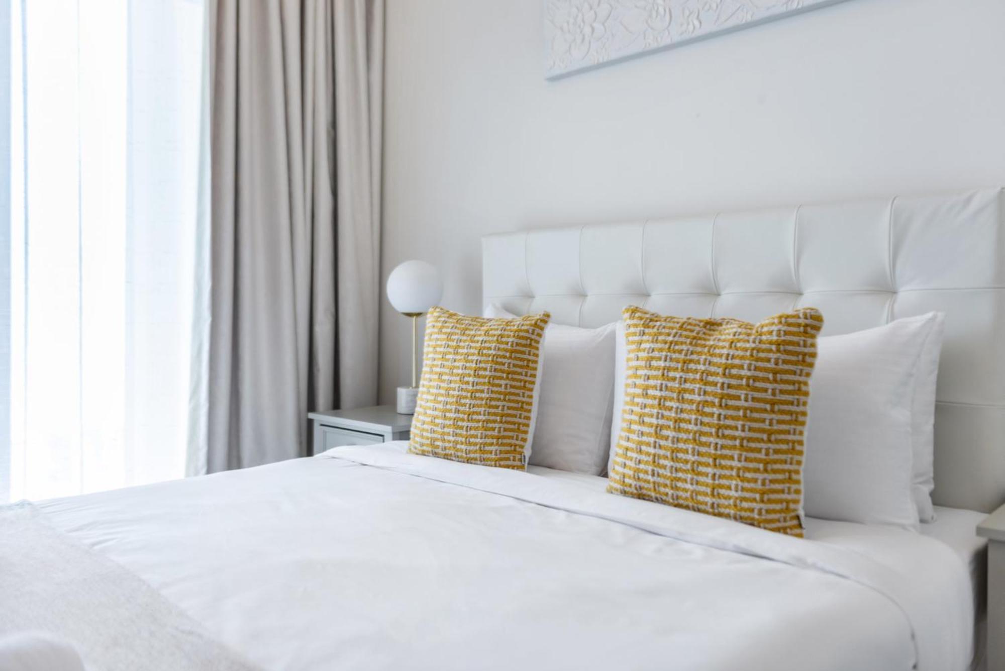 Exclusive 4 Bedroom I Burj Khalifa And Fountain Views I Free Wi-fi, Pool, Gym & Parking I By Meerak Apartamento *