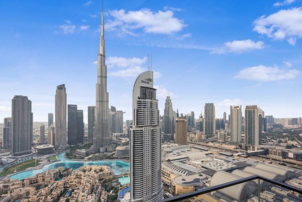 Exclusive 4 Bedroom I Burj Khalifa And Fountain Views I Free Wi-fi, Pool, Gym & Parking I By Meerak Apartamento *