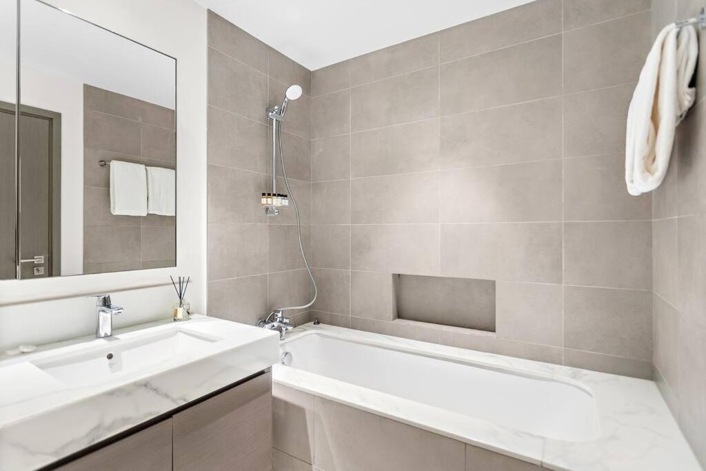 First Class 2br Elegant Apartemen Dubai