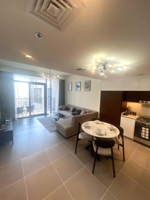 Trendy Promenade Living Creek Harbour