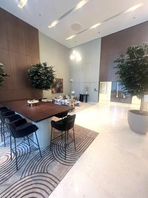 Apartment Trendy Promenade Living Creek Harbour *