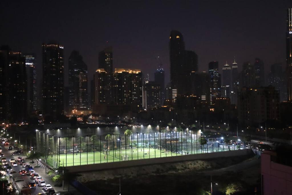 Appartement 2br In Heart Of Downtown With Pool & Gym Dubaï