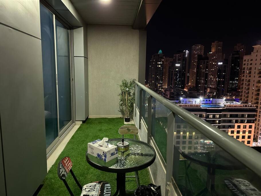 Himalaya Homes 1bhk - Marina Appartement