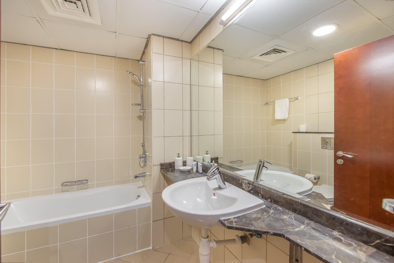 Serene With Stylish Interior Space In Jlt! Appartement Dubai