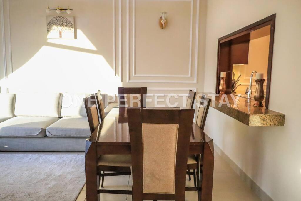 2br In Heart Of Downtown With Pool & Gym Appartement Dubaï
