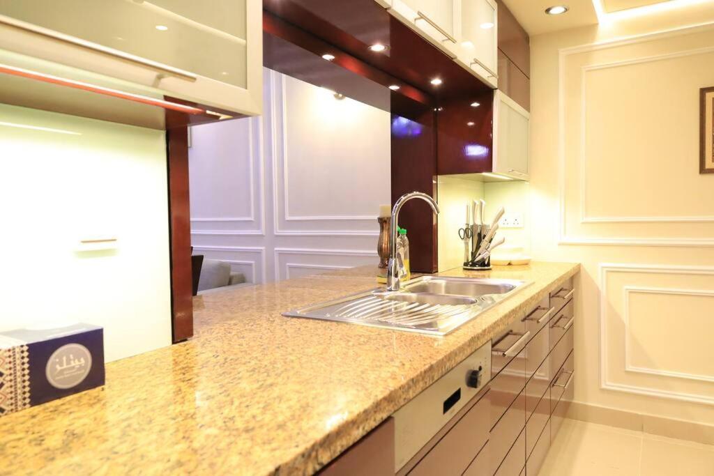2br In Heart Of Downtown With Pool & Gym Dubaï