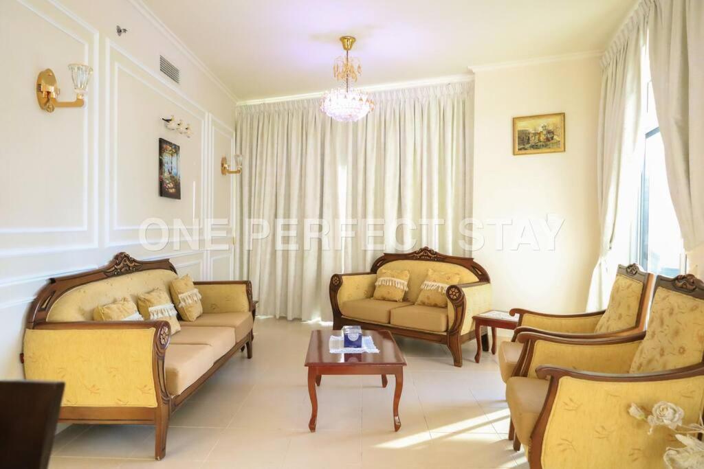 2br In Heart Of Downtown With Pool & Gym * Dubaï