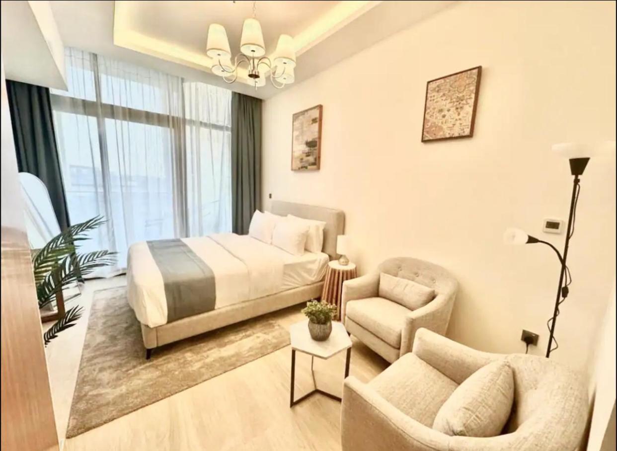 Galaxy In Azizi Riviera Luxury Dubái
