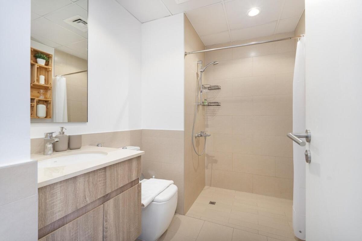 Minimalist Studio Perfect For 4 In Town Square! Dubaï