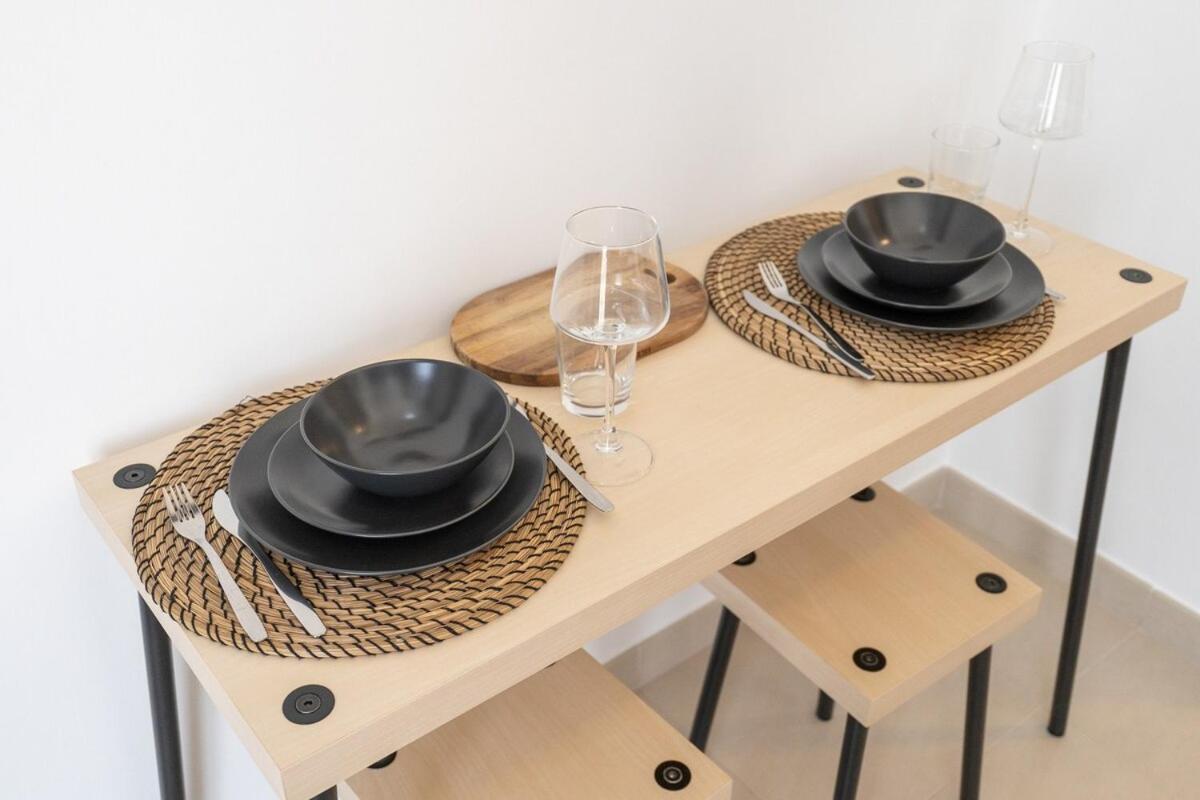 Minimalist Studio Perfect For 4 In Town Square! Appartement *