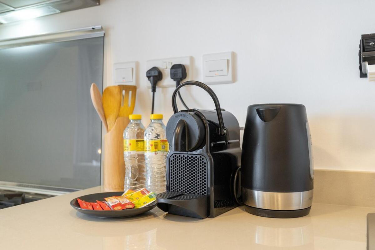 Appartement Minimalist Studio Perfect For 4 In Town Square!
