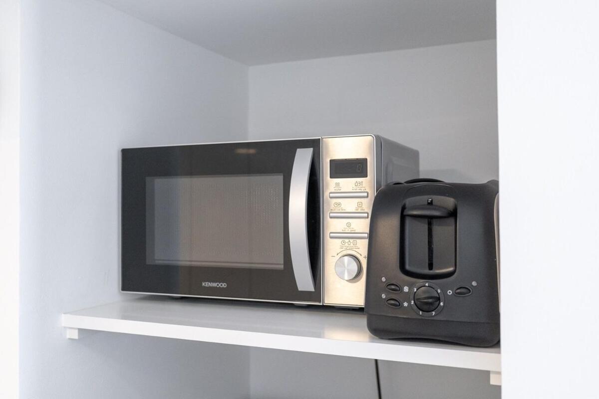 Minimalist Studio Perfect For 4 In Town Square! Appartement *