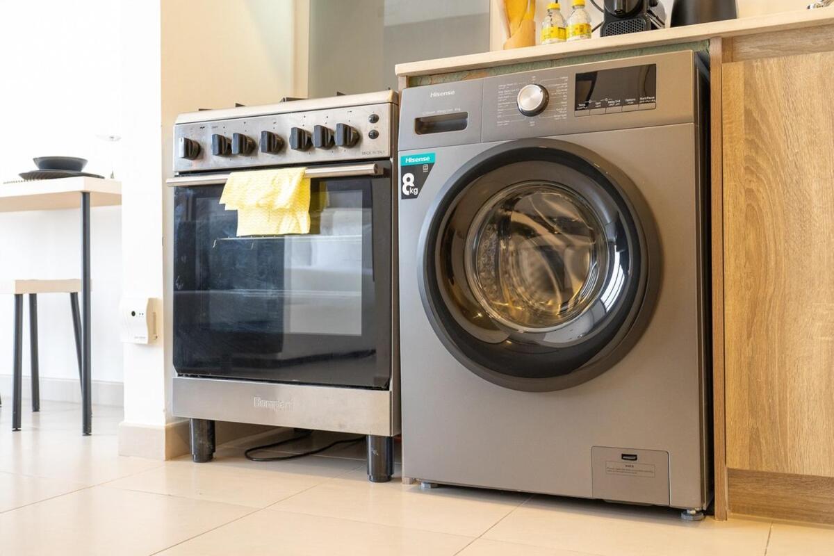 Appartement Minimalist Studio Perfect For 4 In Town Square! *