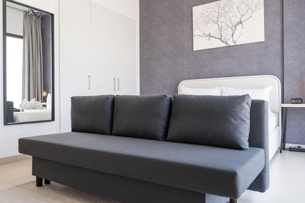 Appartement Minimalist Studio Perfect For 4 In Town Square! Dubaï