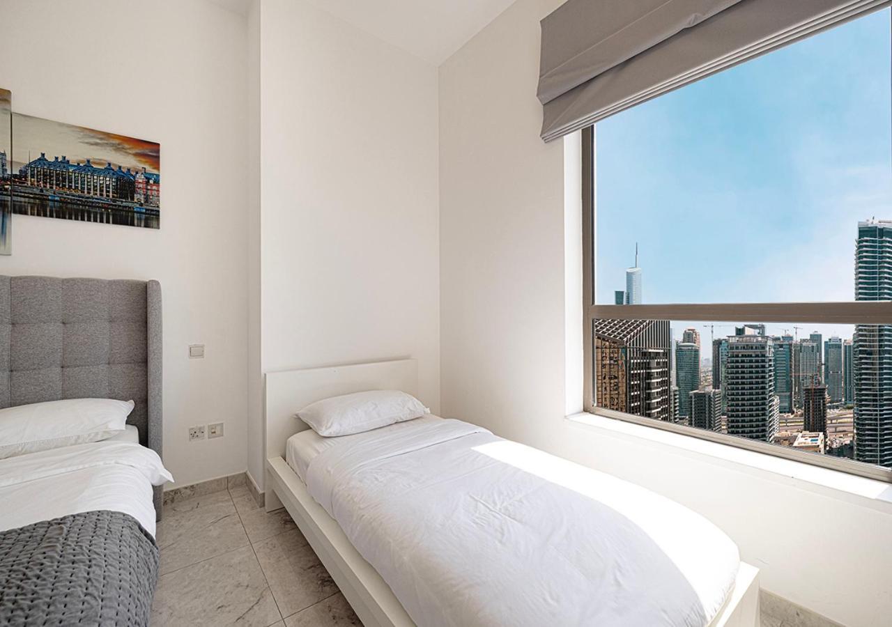 Luxury Beachfront 2bd Apt, Shams, Jbr Dubái