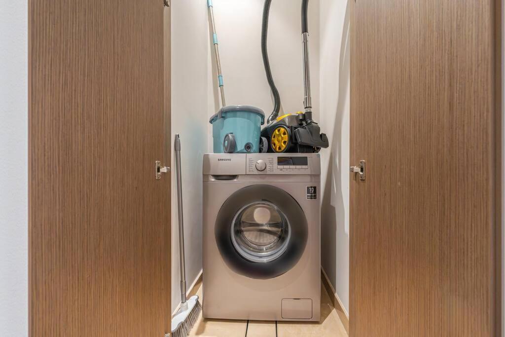 4min To Mall - Pool Access - King Bed * Dubaï