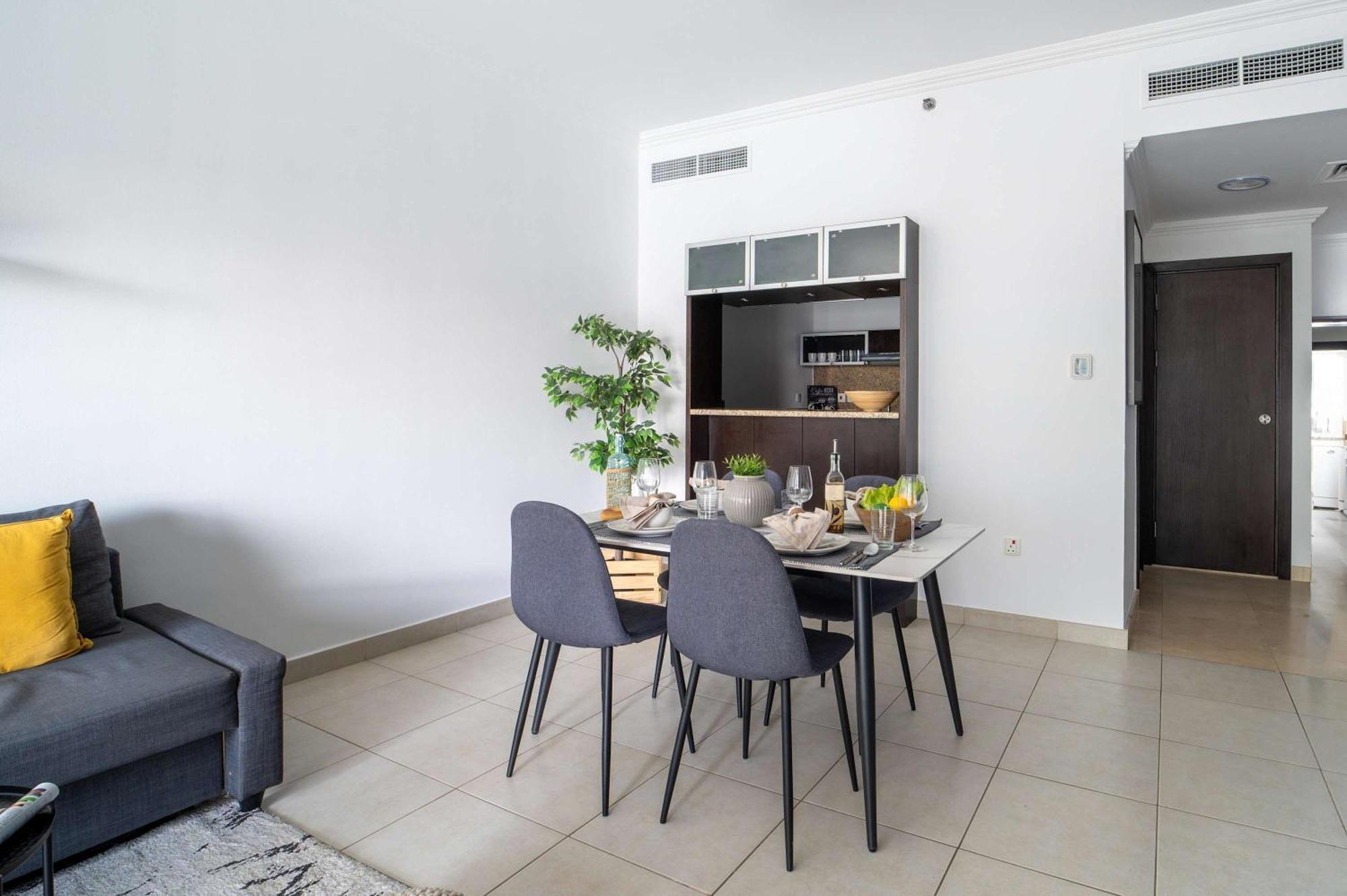 Frank Porter - Marina Quays West Tower Appartement *