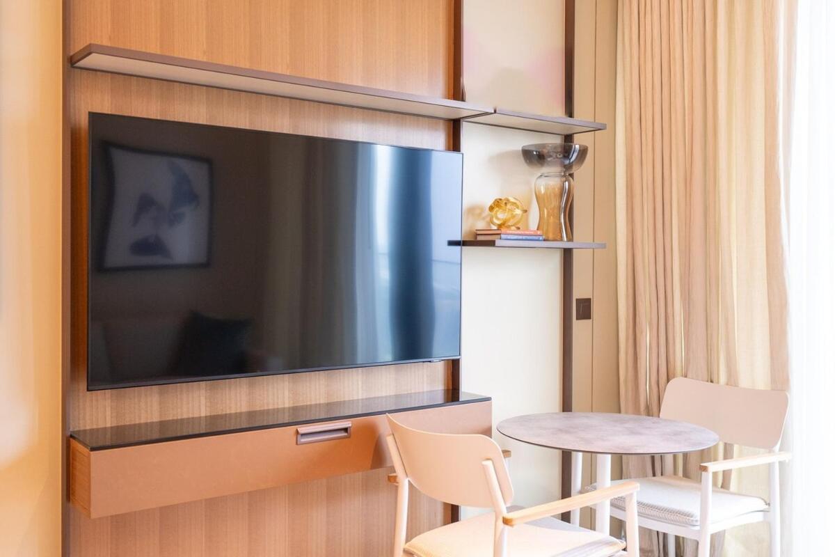 Apartemen Chic For 4 With Burj Khalifa Views