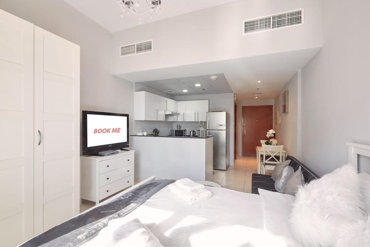 Cozy Studio Escape In Marina