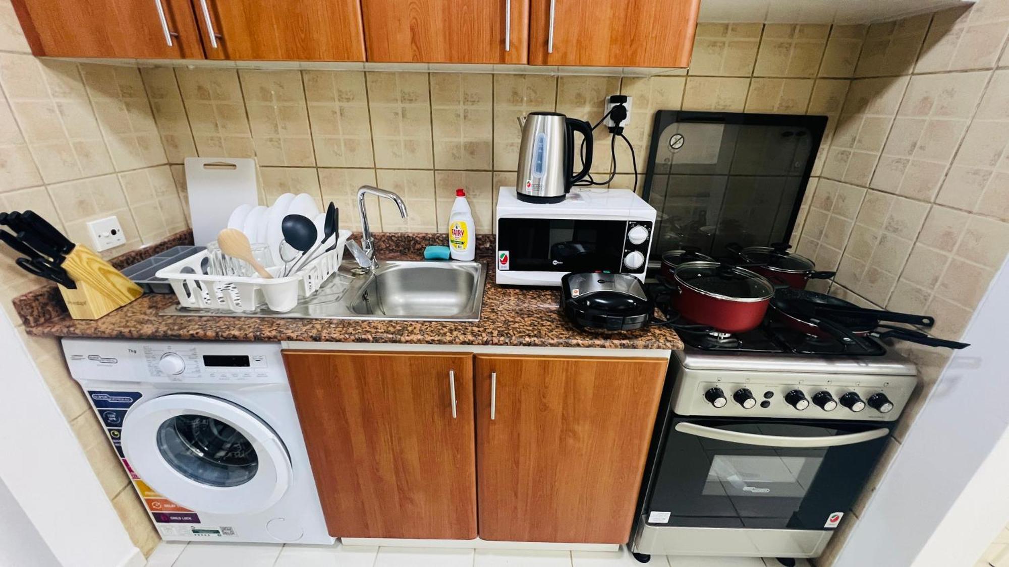 France Cluster International - Spacious Bright Furnished Lägenhet Dubai