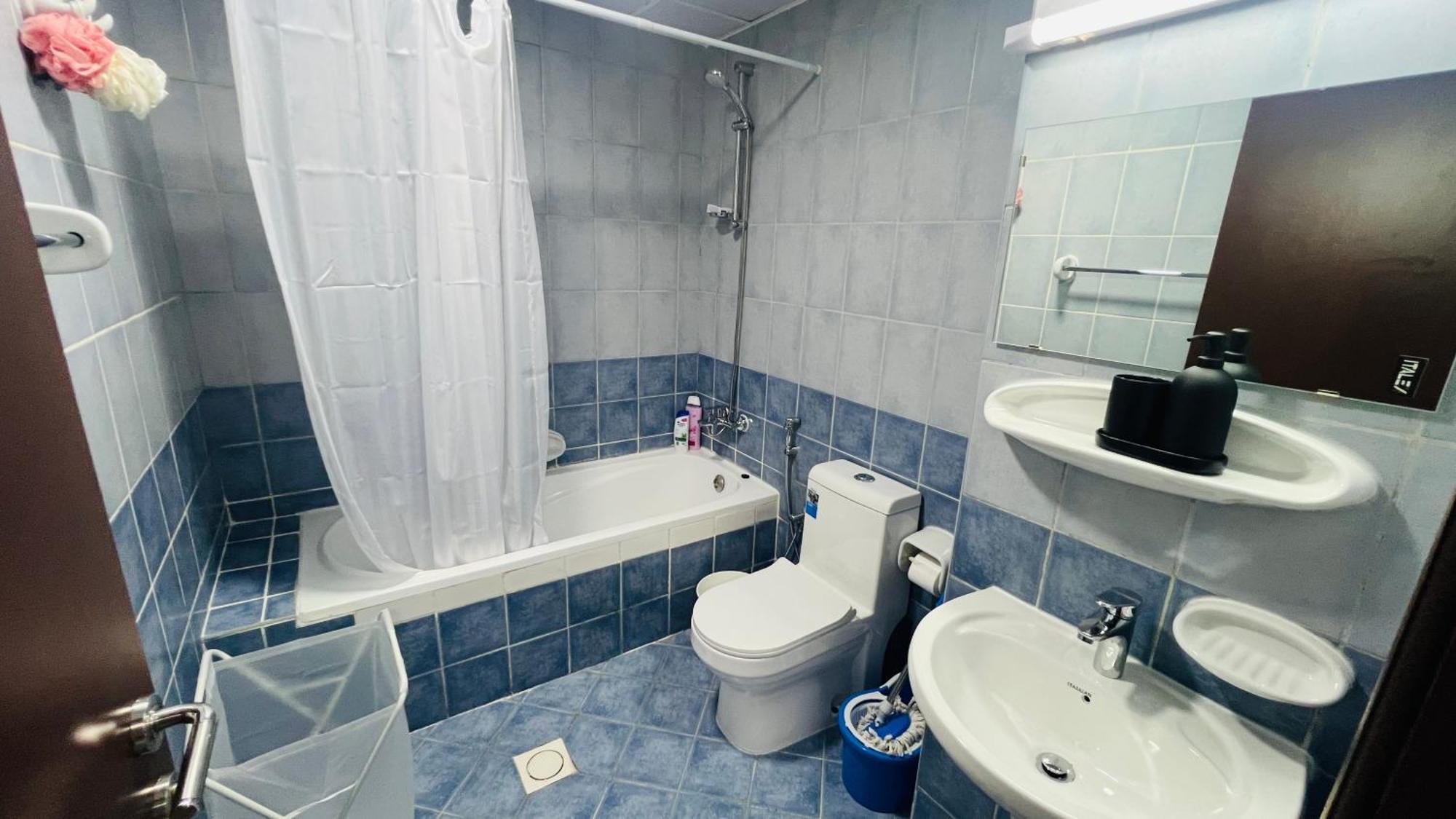 Lägenhet France Cluster International - Spacious Bright Furnished Dubai