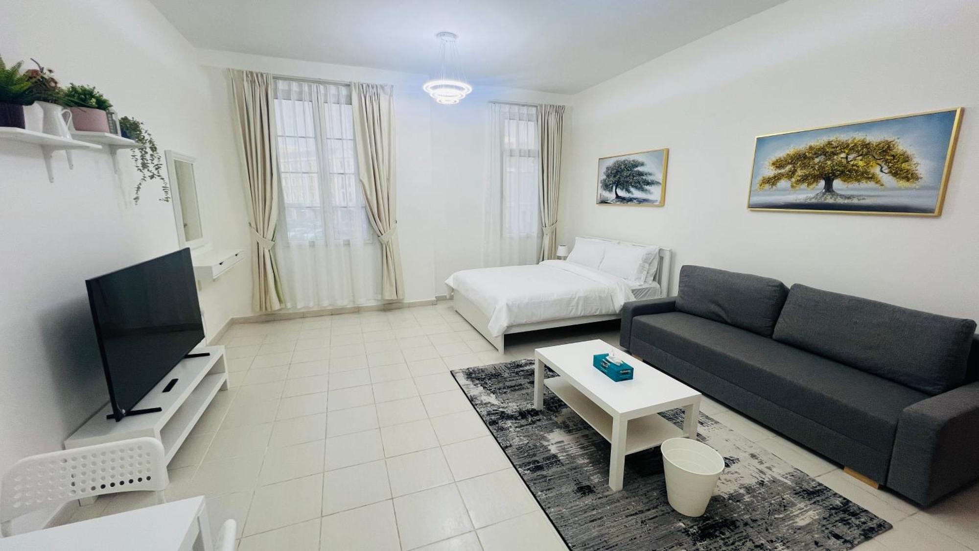 France Cluster International - Spacious Bright Furnished Lägenhet Dubai