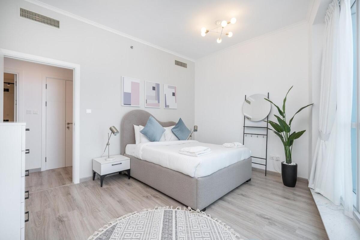 Dazzling 2-bedrooms With Eye-catching Artwork In Marina! Apartment *