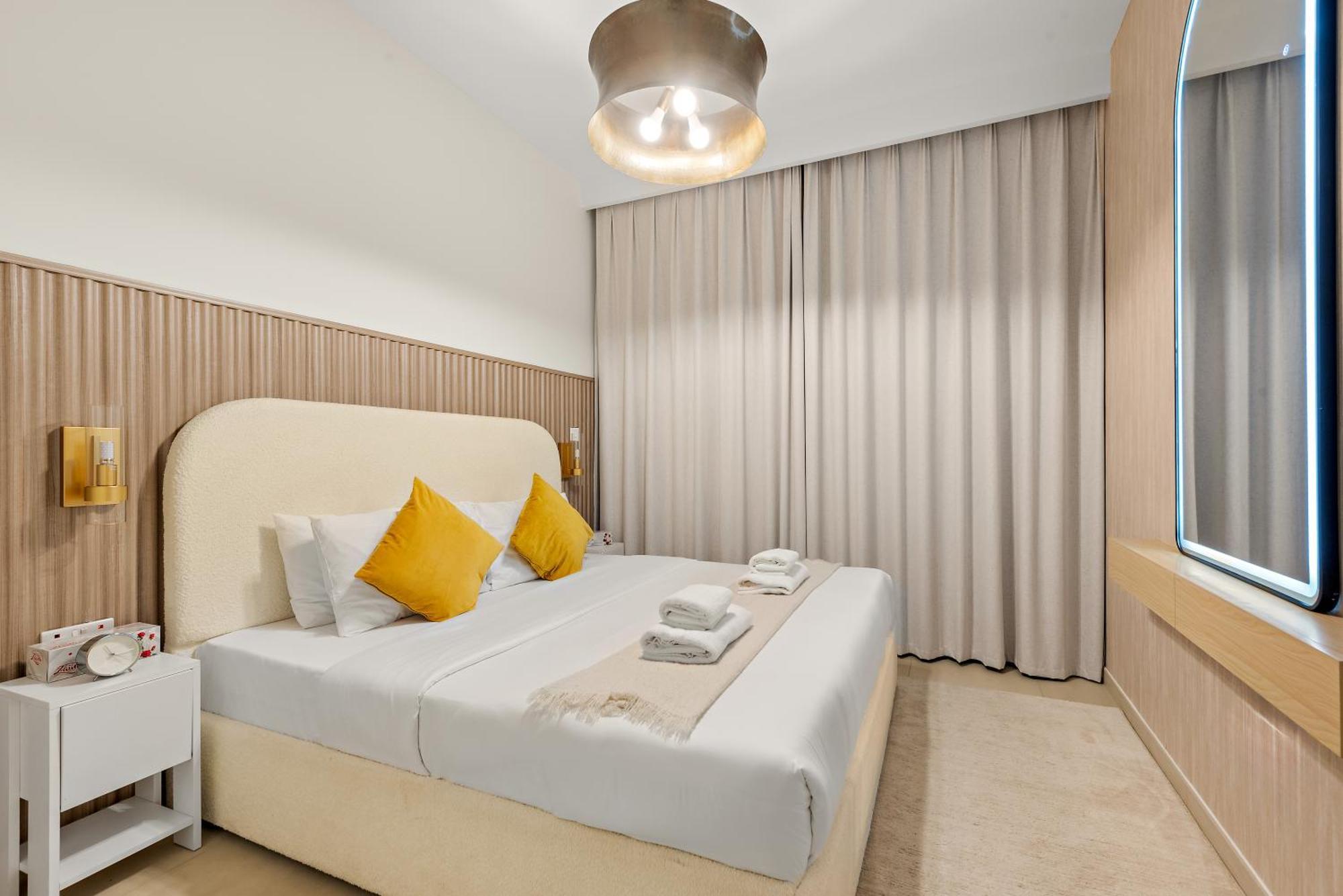 4br With Spacious Balcony & Stunning Burj Khalifa Views Appartement *