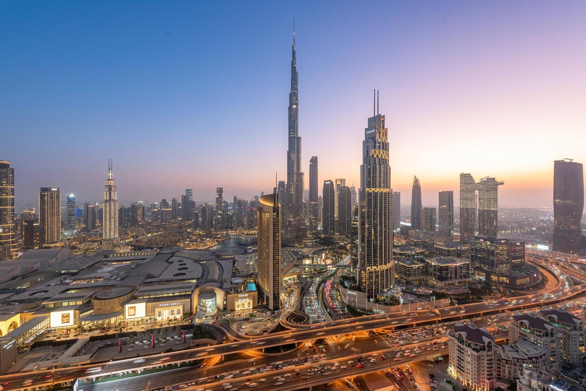 Appartement 4br With Spacious Balcony & Stunning Burj Khalifa Views *