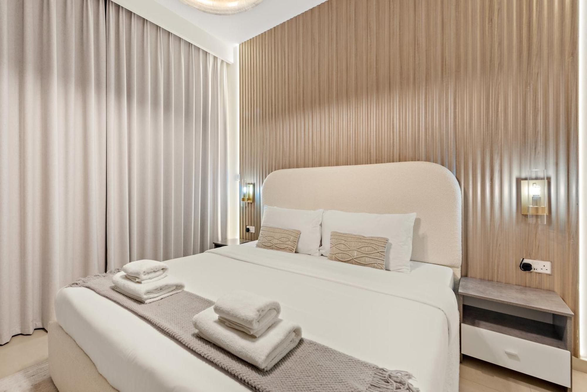 4br With Spacious Balcony & Stunning Burj Khalifa Views Appartement