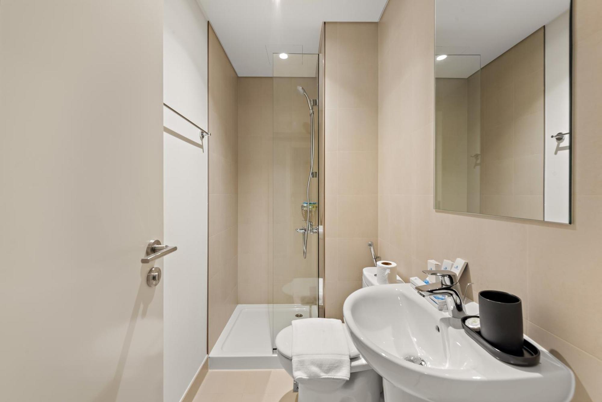 4br With Spacious Balcony & Stunning Burj Khalifa Views Appartement *