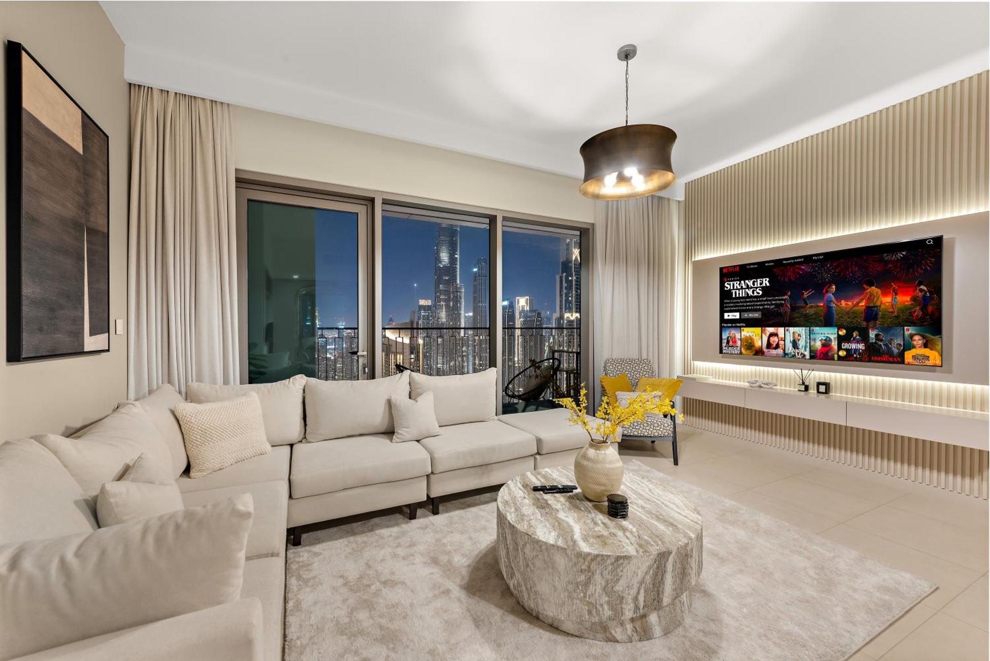 4br With Spacious Balcony & Stunning Burj Khalifa Views Appartement *