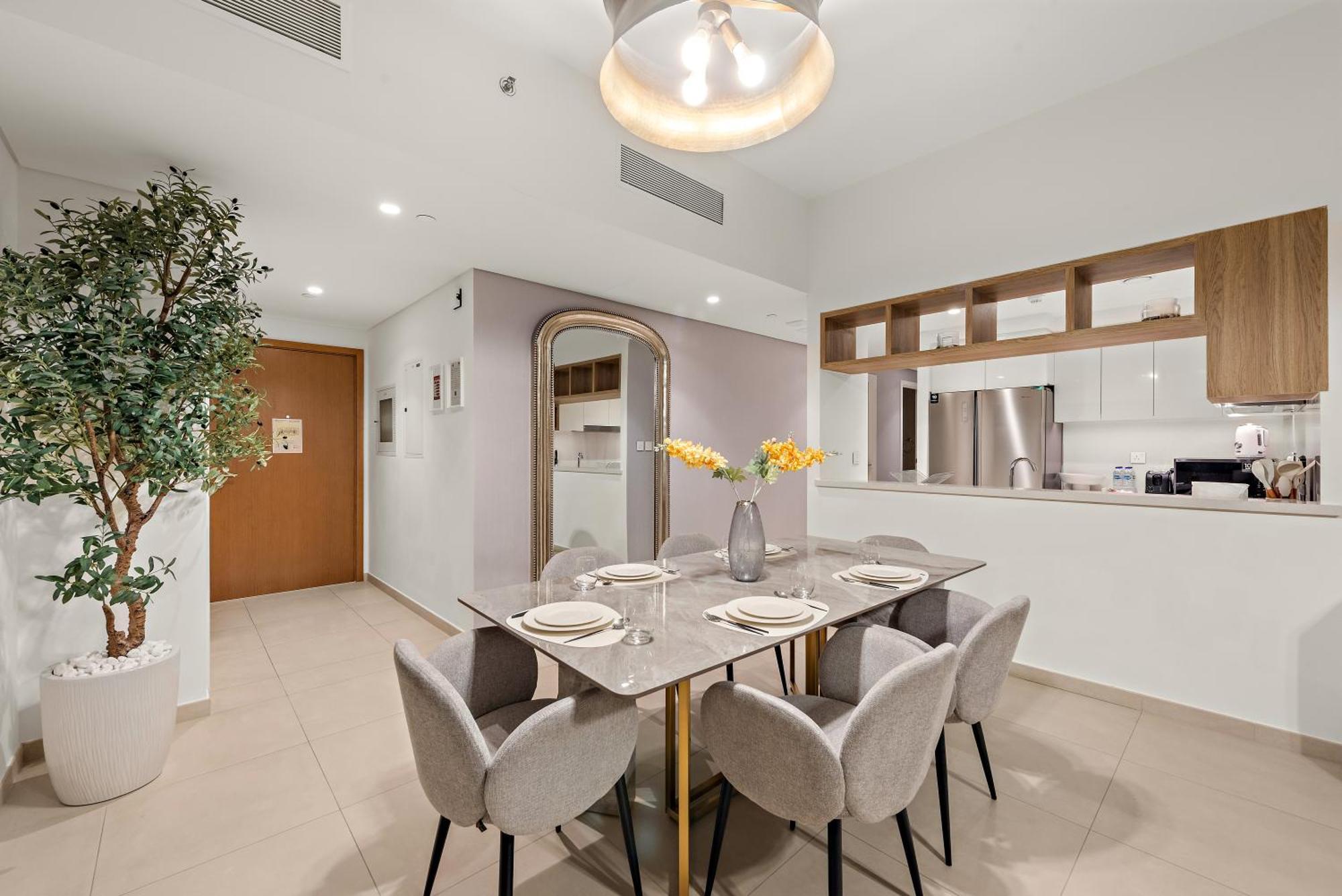 Appartement 4br With Spacious Balcony & Stunning Burj Khalifa Views *