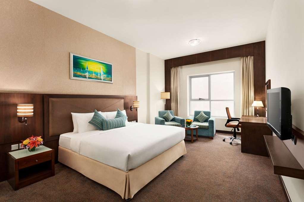 Ramada By Wyndham Deira Hotell