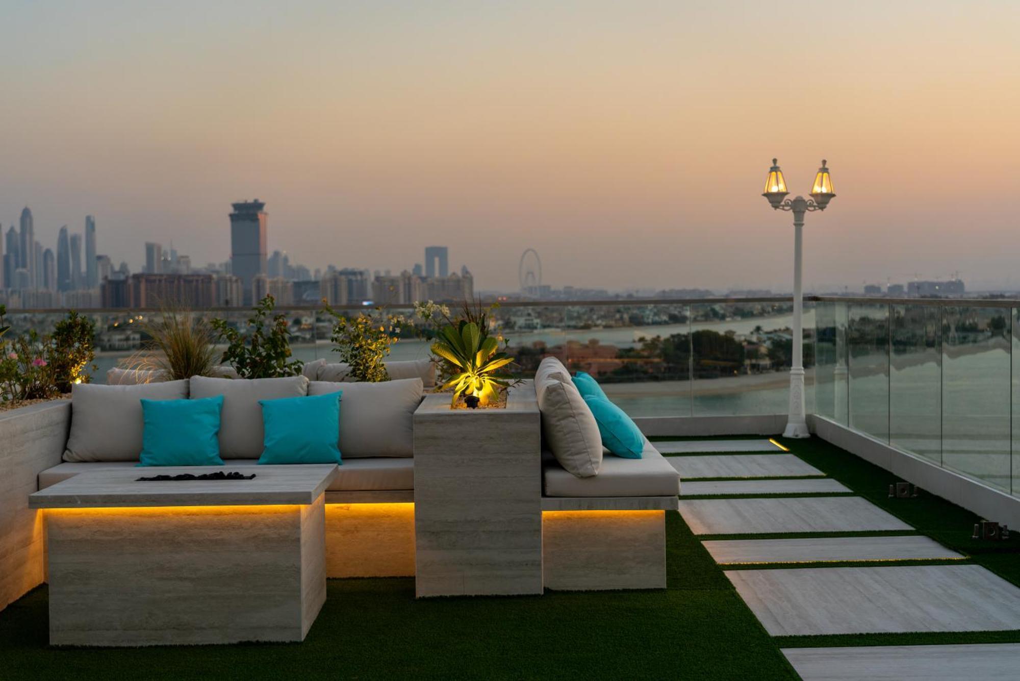 Complex C And The Palm Dubai