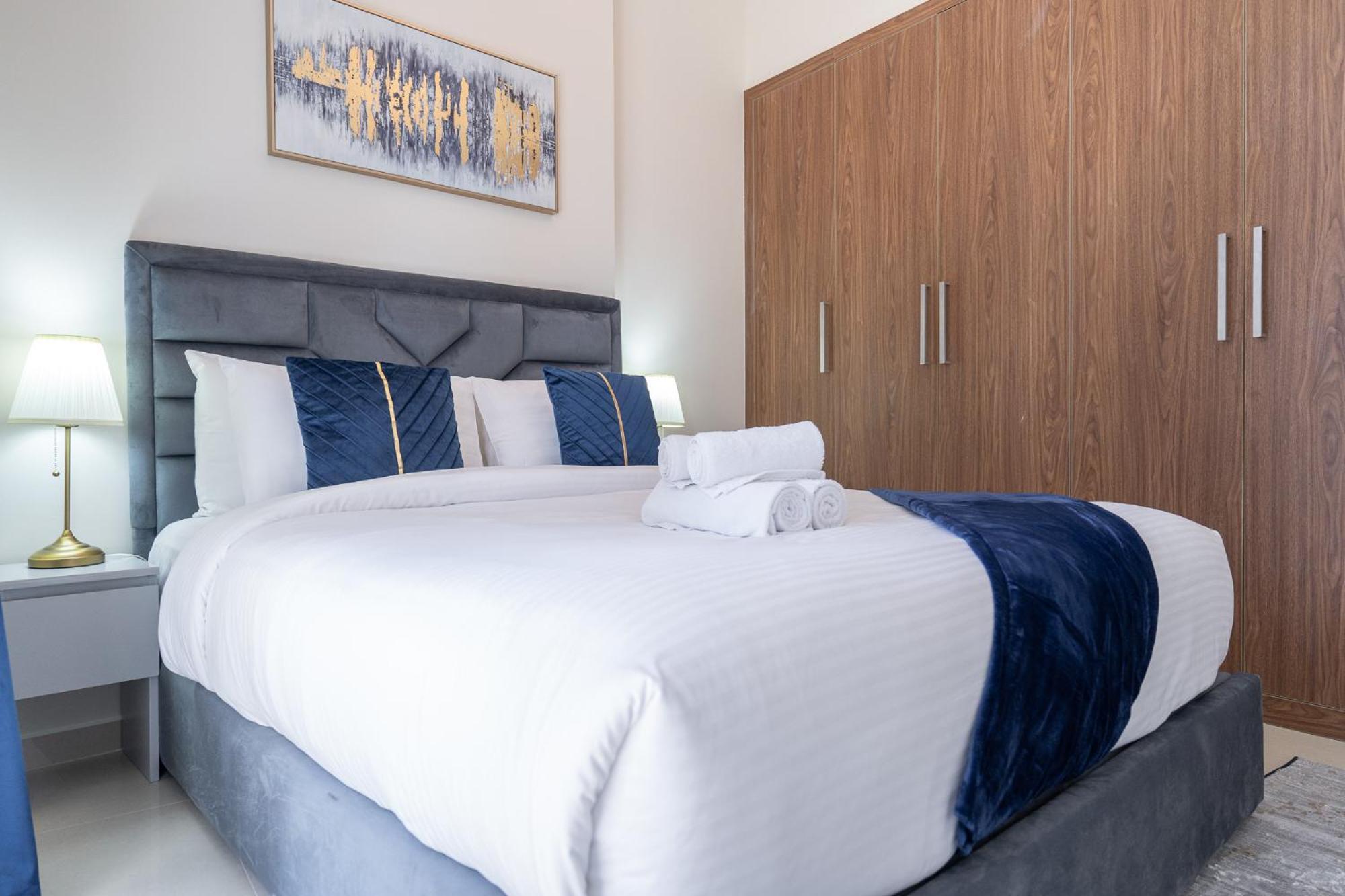 Apartamento Dunya Tower Luxury And 2 Min Walk To Mall And Burj Khalifa In Heart Of Downtown *